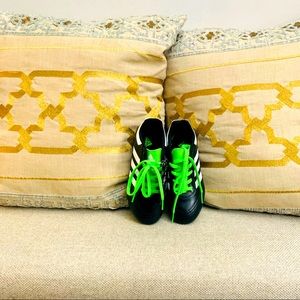 NWT Unisex Kids Soccer Cleats